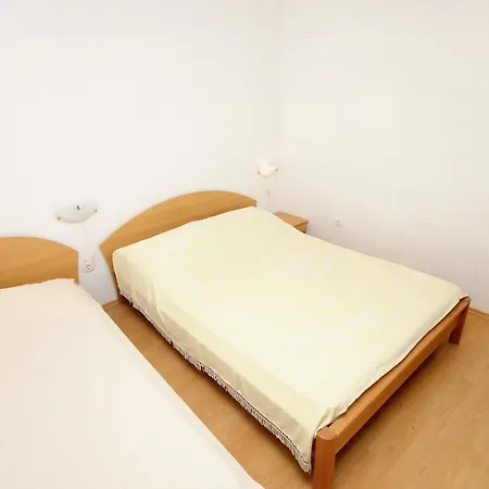 5982a Vinišće